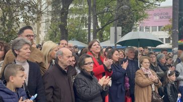 Αρνήθηκε να δώσει το χέρι της στον εκπρόσωπο της κυβέρνησης η Ζωή Κωνσταντοπούλου