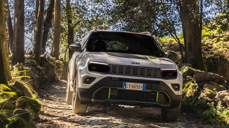 Διαθέσιμο στην Ελλάδα το τετρακίνητο Jeep Avenger 4xe – Δείτε πόσο κοστίζει αλλά και τι φέρνει μαζί του