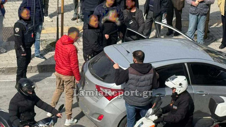 Αρχιμανδρίτης που είχε παρκάρει παράνομα έπιασε από το λαιμό αστυνομικό και του ευχήθηκε «Πάσχα να μη σε βρει»