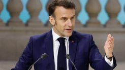 Μακρόν: Αν κάποιος παίζει με τον Γ΄ Παγκόσμιο Πόλεμο, αυτός λέγεται Βλαντίμιρ Πούτιν