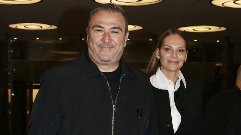 Αντώνης Ρέμος – Υβόννη Μπόσνιακ: Παρακολούθησαν την παράσταση «Τα πήρες όλα κι έφυγες» στο Παλλάς