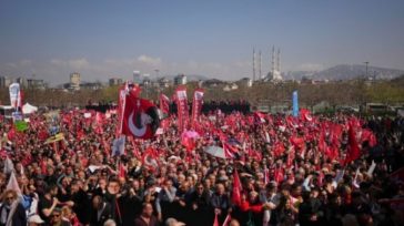 Μαζική διαδήλωση της αντιπολίτευσης στην Κωνσταντινούπολη