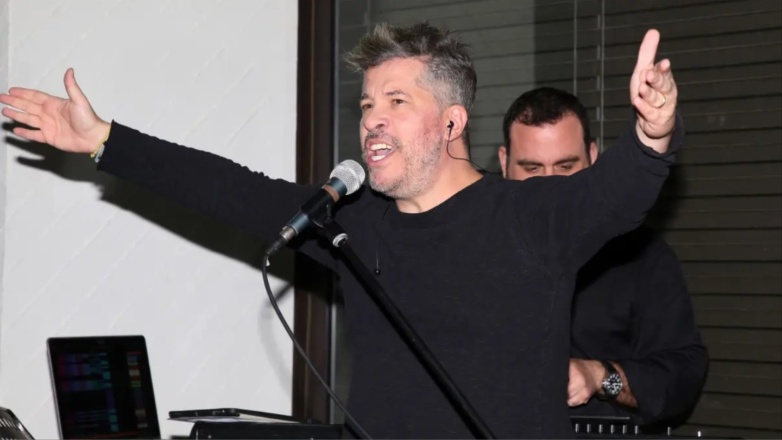 Χάρης Βαρθακούρης: Ακύρωσε νέα live εμφάνισή του για λόγους υγείας – «Απολογούμαι…»