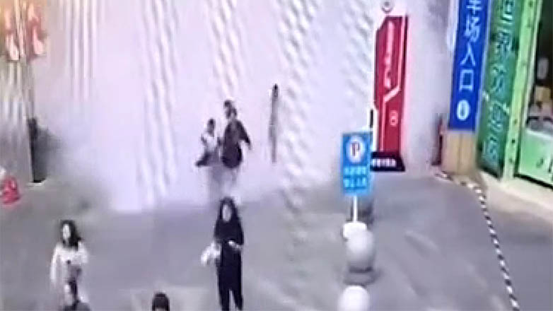 Κατάρρευση πισίνας στην Κίνα λόγω του σεισμού στη Μιανμάρ – Σοκαριστικό βίντεο