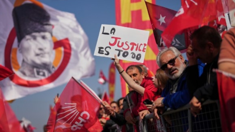 Εντείνονται πολιτική και οικονομική αβεβαιότητα στην Τουρκία