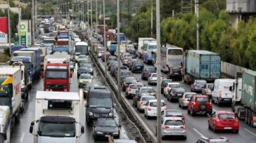 Αυξημένη κίνηση στην Αθηνών – Κορίνθου, λόγω σύγκρουσης λεωφορείου με Ι.Χ.