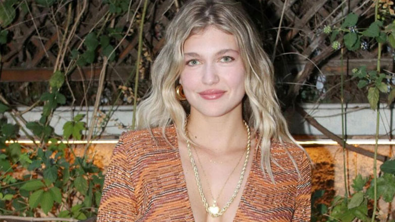 Κλέλια Ανδριολάτου: Αντιδρά για τις paparazzi φωτογραφίες με τον σύντροφό της, Μπάμπη Τσαούσογλου