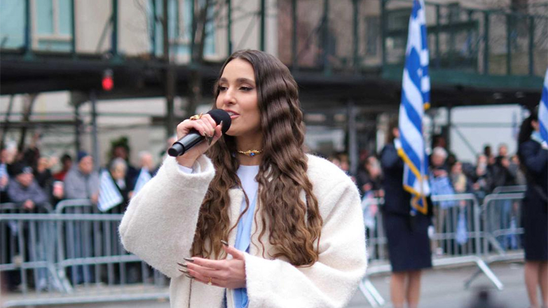 Evangelia: Ερμήνευσε τον Εθνικό Ύμνο στην παρέλαση της Νέας Υόρκης για την 25η Μαρτίου
