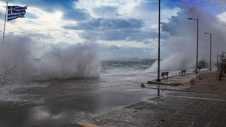 Πάνω από τα νησιά του βορείου Αιγαίου ο πυρήνας των καταιγίδων