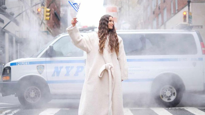 Evangelia: Ερμήνευσε τον Εθνικό Ύμνο στην παρέλαση της Νέας Υόρκης για την 25η Μαρτίου