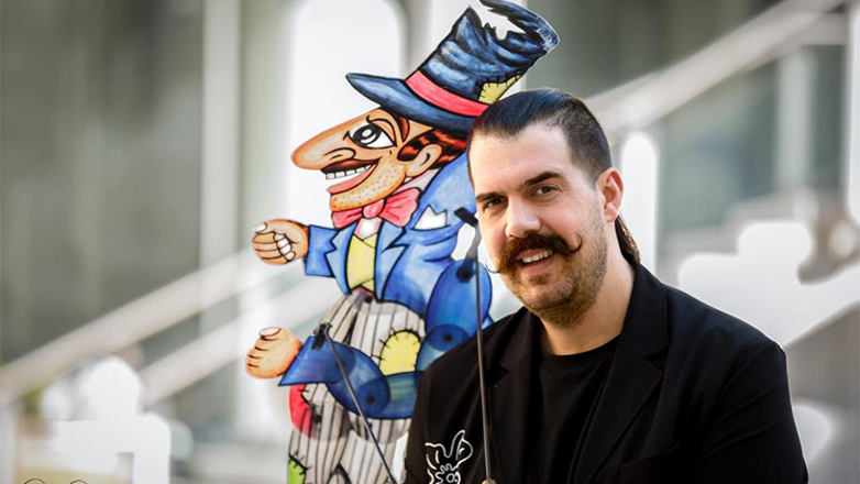 Ακρόαση από τον Ηλία Καρελλά για τη νέα του παράσταση στο Μέγαρο Μουσικής