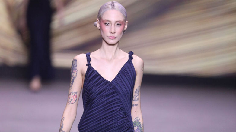 Κιάρα Μαρκέζη: Η εγγονή του Άκη Τσοχατζόπουλου περπάτησε στο σόου των «The Artians» στην Athens Fashion Week