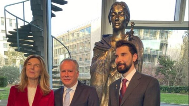 Άγαλμα της Μαρίας Κάλλας κοσμεί το κεντρικό κτήριο της UNESCO στο Παρίσι