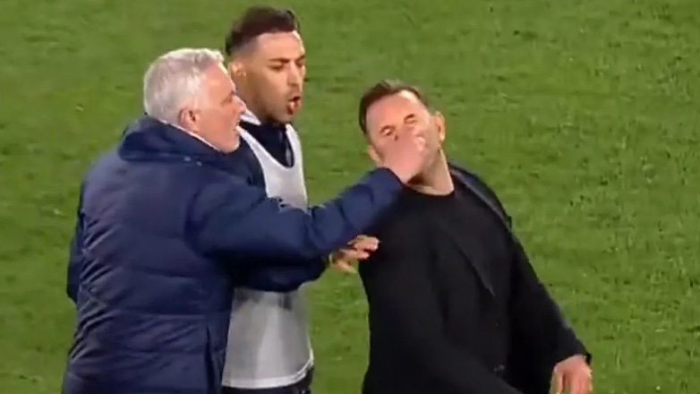 Τρεις αγωνιστικές τιμωρία στο Μουρίνιο γιατί έπιασε τον Μπουρούκ από τη μύτη