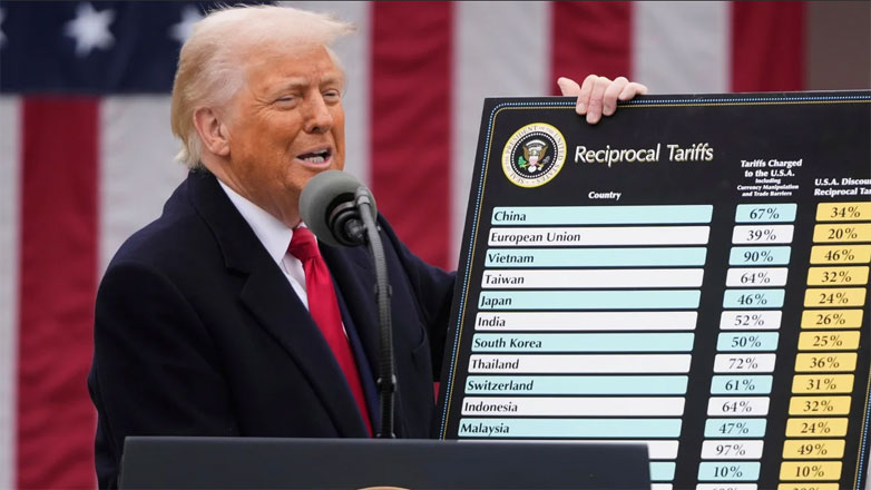 Τραμπ προς Αμερικανούς: «Κρατάτε γερά…»