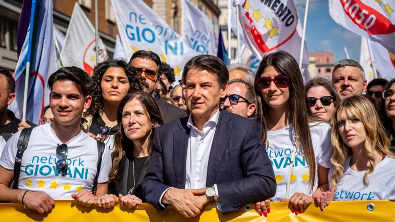 Ιταλία: Διαδήλωση του Κινήματος Πέντε Αστέρων κατά του πολέμου και των εξοπλισμών