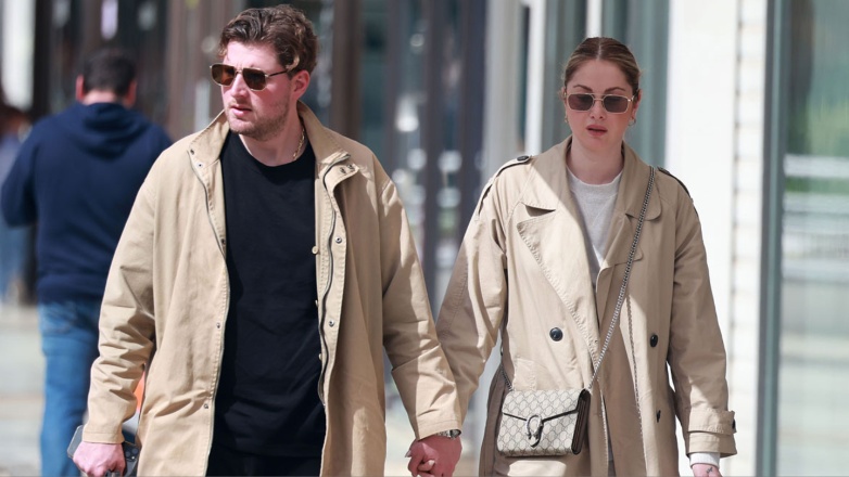 Τάμτα Μαστοράκη – Χρήστος Μπέζας: Χέρι – χέρι στο κέντρο της Γλυφάδας – Φωτογραφίες