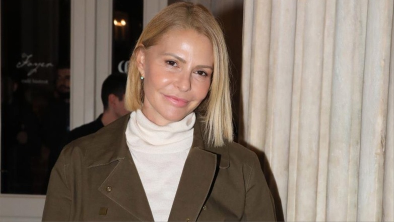 Τζένη Μπαλατσινού: Το σπάνιο στιγμιότυπο από τα παιδικά της χρόνια – «Θυμάμαι την φωνή της μητέρας μου»