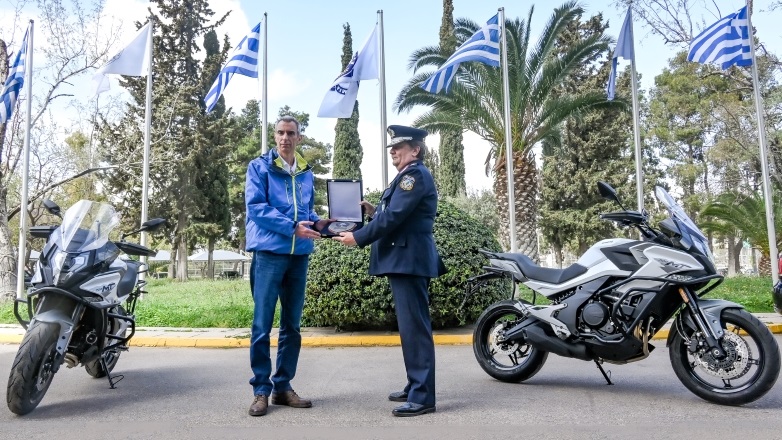 Δωρεά δυο μοτοσυκλετών CFMoto 700MT στην Ελληνική Αστυνομία
