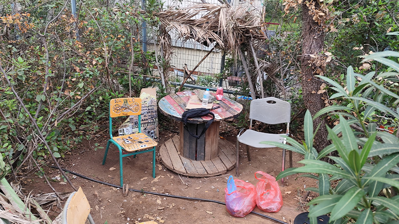 Είχαν στήσει «πάγκο» και έκαναν εμπόριο ναρκωτικών δίπλα στις φοιτητικές εστίες