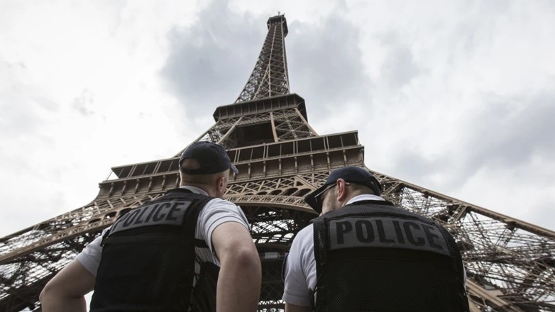 Παρίσι: Συνελήφθησαν τρεις άνδρες για επίδοξη τρομοκρατική επίθεση