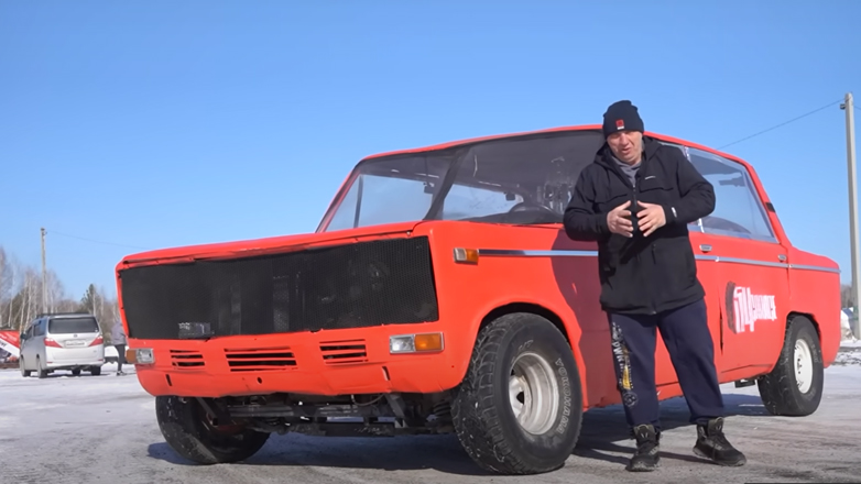 Έβαλαν 2 κινητήρες σε Lada,  έναν πολυέλαιο και έναν καναπέ και πήγαν για… drift (Βίντεο)