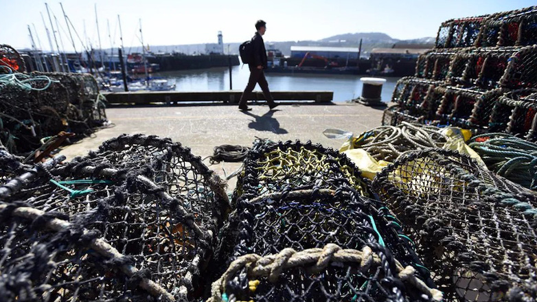 Η Βρετανία θα απαιτήσει από τους ψαράδες της να κάνουν τα καΐκια τους «ηλεκτρικά»