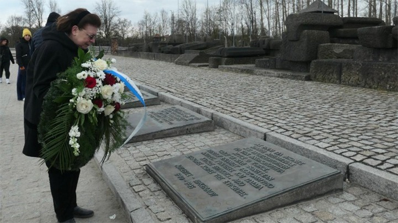 Η Λίνα Μενδώνη τιμά τη μνήμη των Ελλήνων Εβραίων θυμάτων του Άουσβιτς