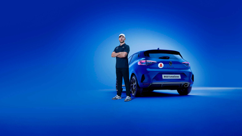 “SAFETY CAR”: Ποιο είναι το πρόγραμμα της Renault που δεσμεύεται για την ασφάλεια των νέων οδηγών