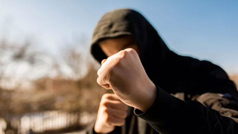 Άγιος Νικόλαος: Άγριος ξυλοδαρμός 18χρονου και 22χρονου από εννέα κουκουλοφόρους