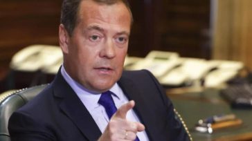 Μεντβέντεφ: «Η Δύση έσπρωξε τον κόσμο στα πρόθυρα του 3ου Παγκοσμίου Πολέμου»