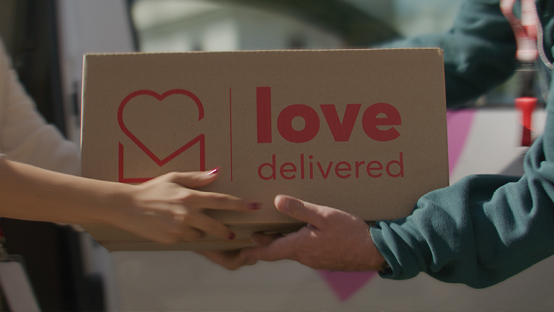 Love Delivered: Το efood προσφέρει Πασχαλινά γεύματα σε παιδιά με αναπηρία