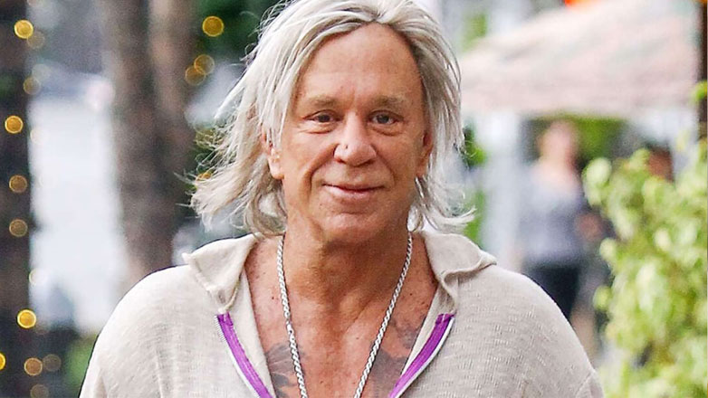 Mickey Rourke: Αγνώριστος από τις πλαστικές επεμβάσεις – Η φωτογραφία που δημοσίευσε