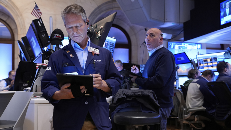 Συγκρατημένη ανάκαμψη σε Wall Street και Ευρώπη, μετά το σοκ των δασμών Τραμπ