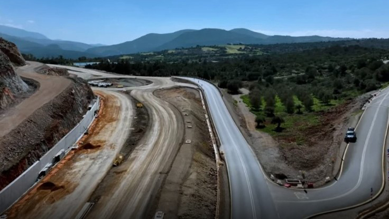 Εντυπωσιακό βίντεο από drone από τις εργασίες για τη σύνδεση του νέου αεροδρομίου Καστελίου με τον ΒΟΑΚ