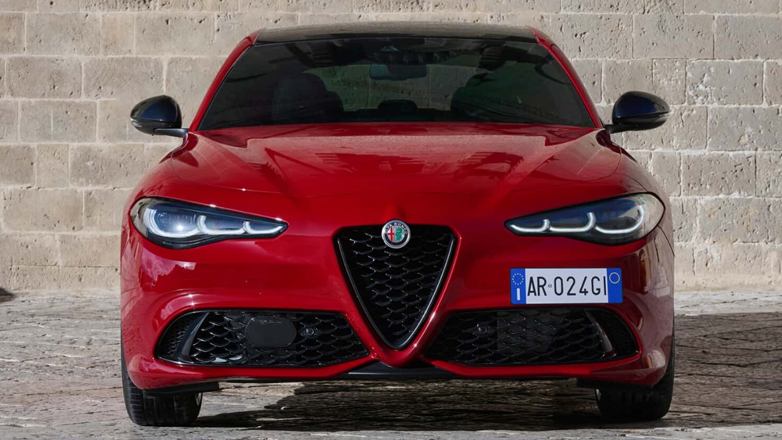 Πιθανό πωλητήριο στις Alfa Romeo και Maserati σκέφτεται ο όμιλος Stellantis, λόγω των δασμών του Trump