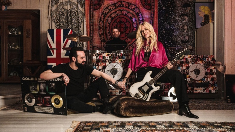 Άννα Βίσση: Τιμήθηκε για την σπουδαία μουσική πορεία της – Η έκπληξη από τον Πάρι Κασιδόκωστα και τον Γιώργο Αρσενάκο