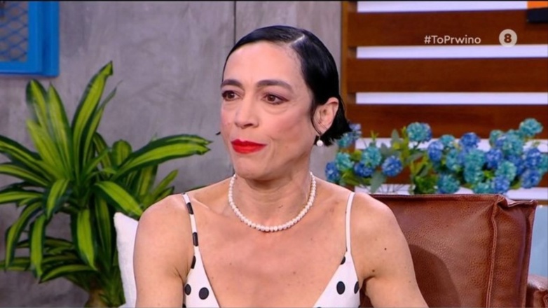 Έλενα Τοπαλίδου για τα αρνητικά σχόλια για την εικόνα της – «Εμένα ο καθρέφτης μου με δείχνει όμορφη»