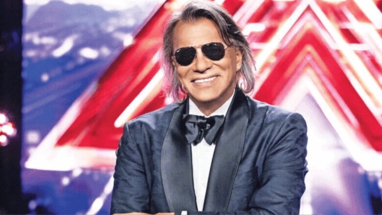 Ηλίας Ψινάκης: «Συνεχίζω ακάθεκτος στην τρίτη ηλικία» – Η εντυπωσιακή τούρτα για τα 67α γενέθλιά του