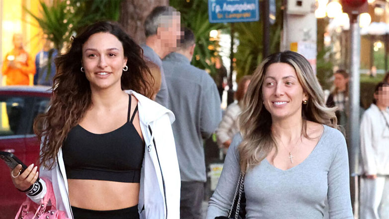 Ναυσικά Παναγιωτακοπούλου – Λεάννα Μάρκογλου: Βόλτα με sporty looks στη Γλυφάδα