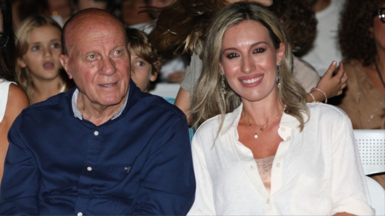 Πόπη Δομάζου: Πώς είναι σήμερα οι σχέσεις με τις αδερφές της – «Δεν έχει αλλάξει κάτι, δεν έχουμε τίποτα να χωρίσουμε»