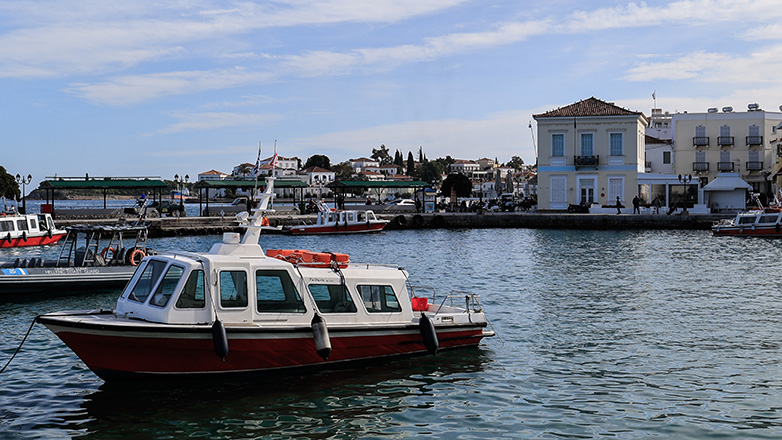 Κραυγή αγωνίας για το Παλιό Λιμάνι των Σπετσών