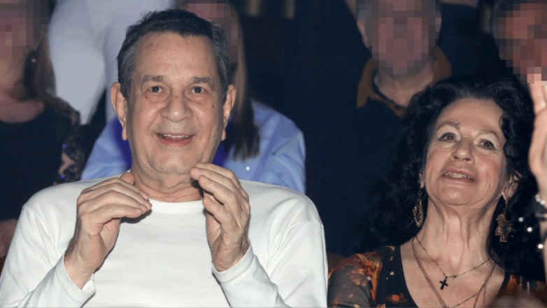 Σταμάτης Σπανουδάκης: Σπάνια βραδινή έξοδος με την σύζυγό του, Ντόρη ένα χρόνο μετά το σοβαρό ατύχημα – Φωτογραφίες