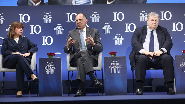 Διαφορετικές προσεγγίσεις για την ανάγκη ή μη αναθεώρησης του Συντάγματος από Σακελλαροπούλου, Γεραπετρίτη, Βενιζέλο, Δελλή