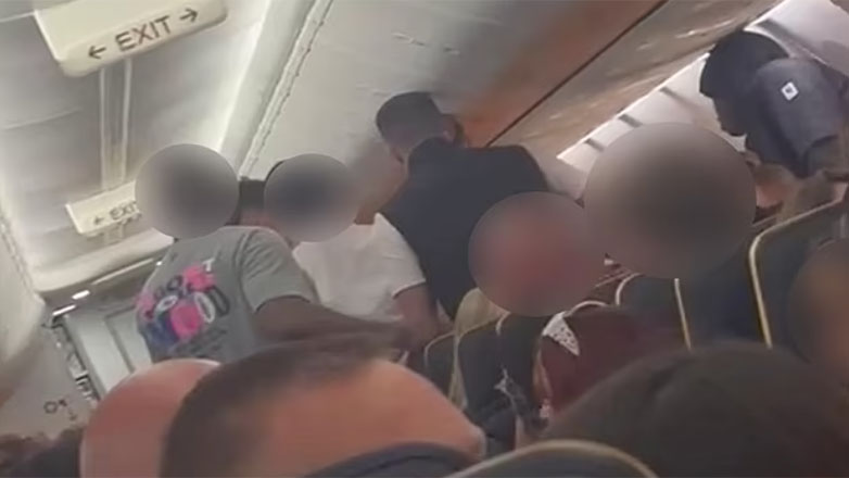 Χαμός σε πτήση προς Ρόδο: Επιβάτης ανάγκασε τον πιλότο να ακυρώσει την προσγείωση