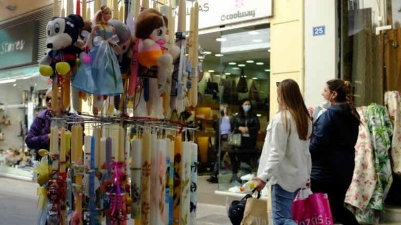 Με εορταστικό ωράριο λειτουργίας από σήμερα τα εμπορικά καταστήματα