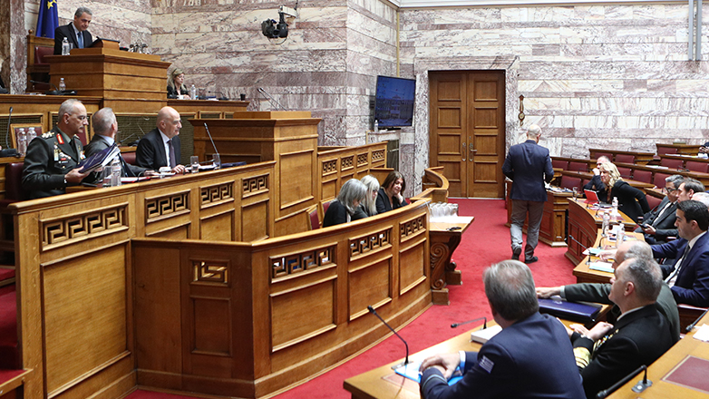 Κατά μέτωπο επίθεση της αντιπολίτευσης στη Βουλή για τα εξοπλιστικά