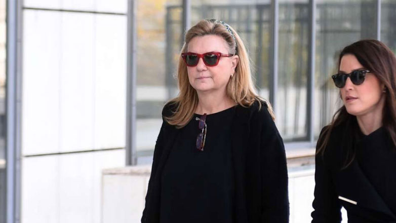 Δίκη Φιλιππίδη: «Λύγισε» η Ελπίδα Νίνου μέσα στη δικαστική αίθουσα – «Το ξέρετε ότι έπαθε εγκεφαλικό;»