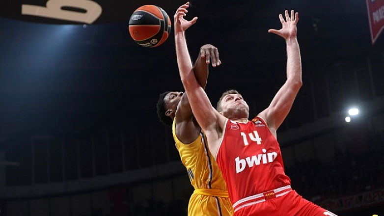 Βεζένκοφ: «Έχουμε μια μεγάλη ομάδα, στόχος μας το τρόπαιο»