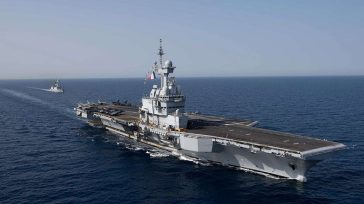 Στον όρμο του Φαλήρου το αεροπλανοφόρο «Charles De Gaulle»